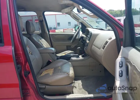 2005 Ford Escape Limited z USA, uszkodzony, nr VIN 1FMYU04195KB76501